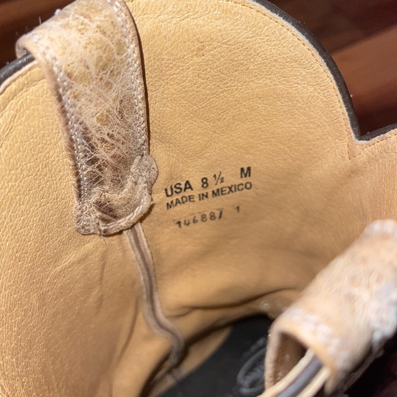 Boots - Picture 3 of 6